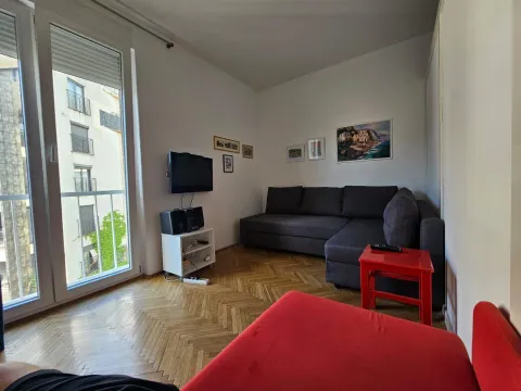 Izdavanje, jednosoban stan, 40m², Budva, Crna Gora