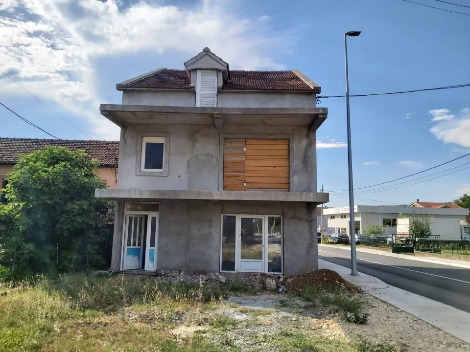 Sale, house, 225m², Gornja Gorica, Podgorica