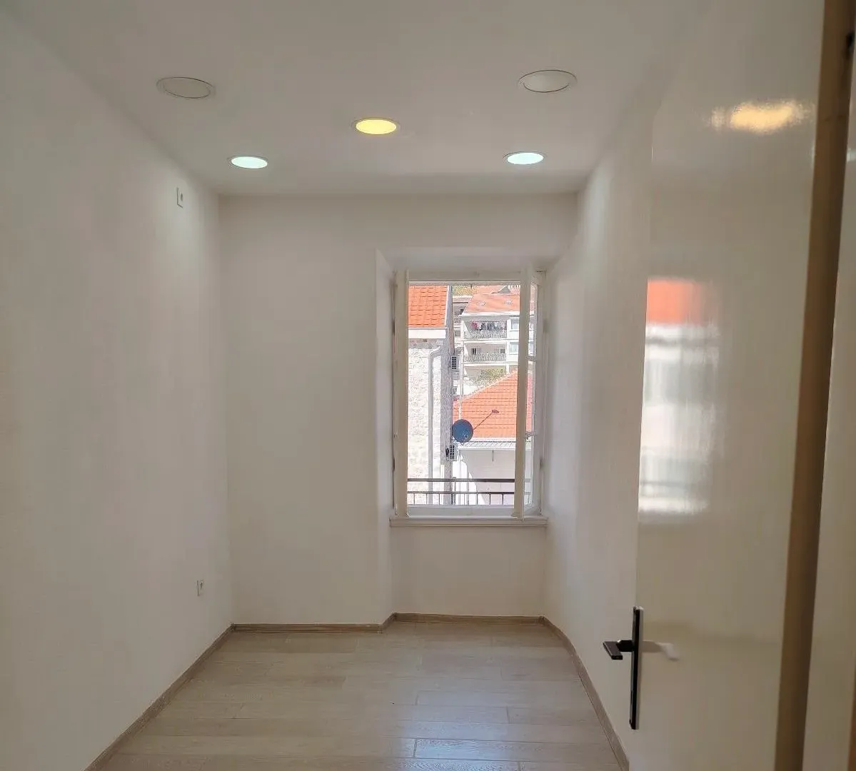Rent, two bedroom apartment, 60m², Centar, Kotor