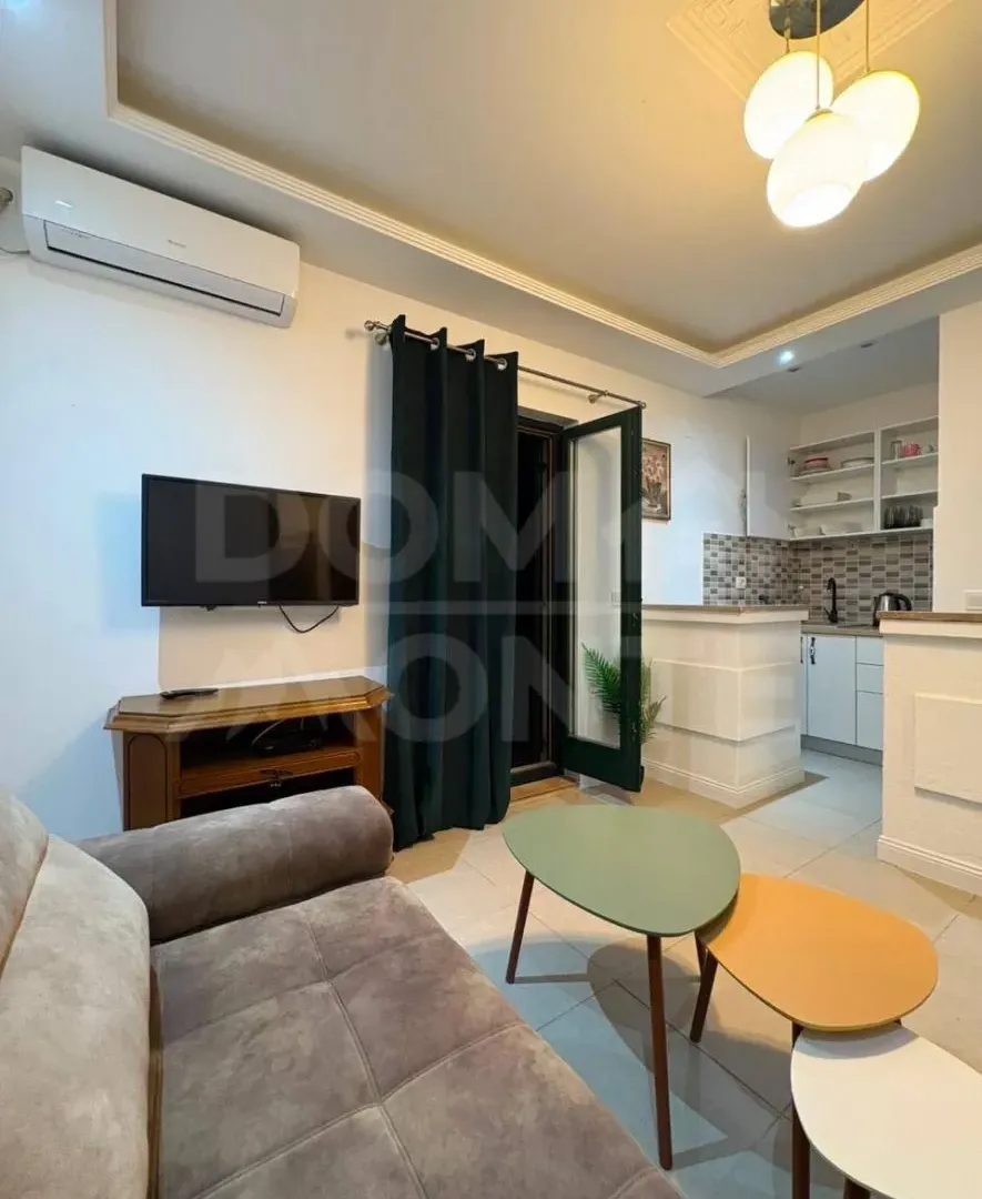 Izdavanje, jednosoban stan, 30m², Tivat, Crna Gora