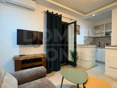 Izdavanje, jednosoban stan, 30m², Tivat, Crna Gora - image 1