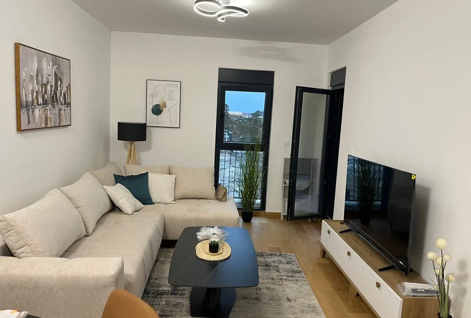 Izdavanje, jednosoban stan, 43m², City Kvart, Podgorica