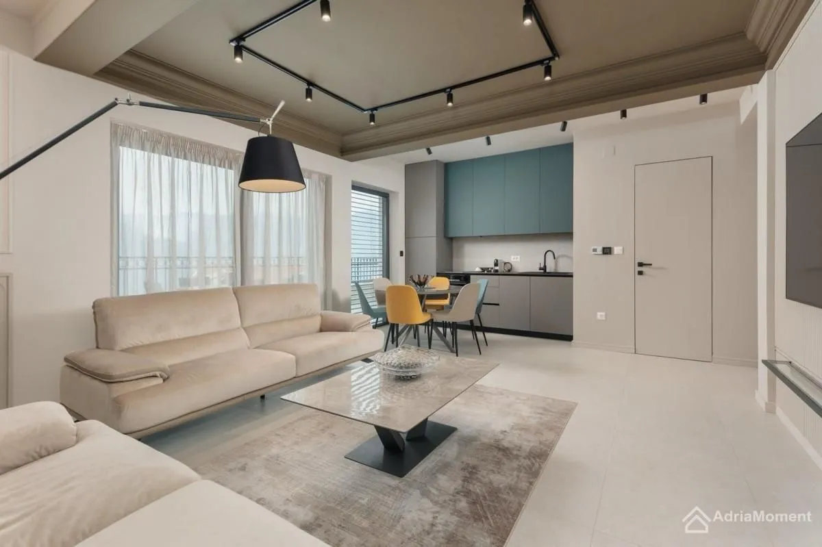 Prodaja, trosoban stan, 192m², Dobrota, Kotor