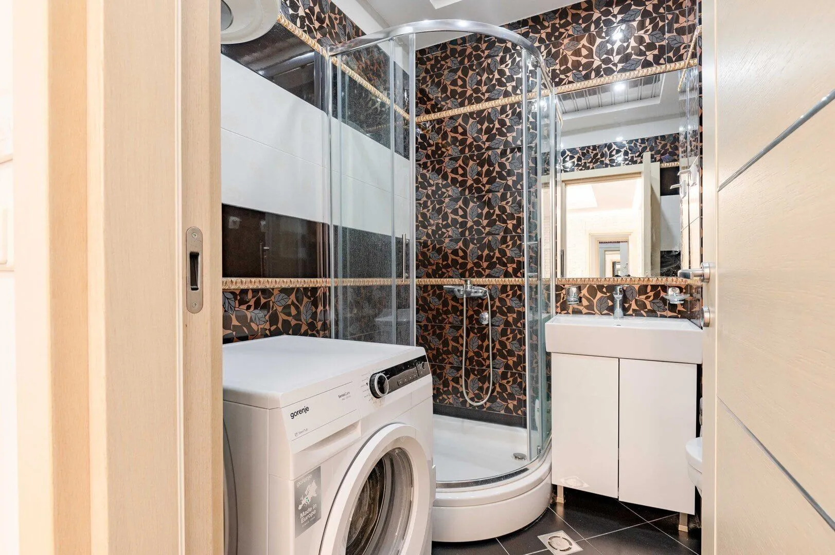Prodaja, dvosoban stan, 90m², Rozino, Budva