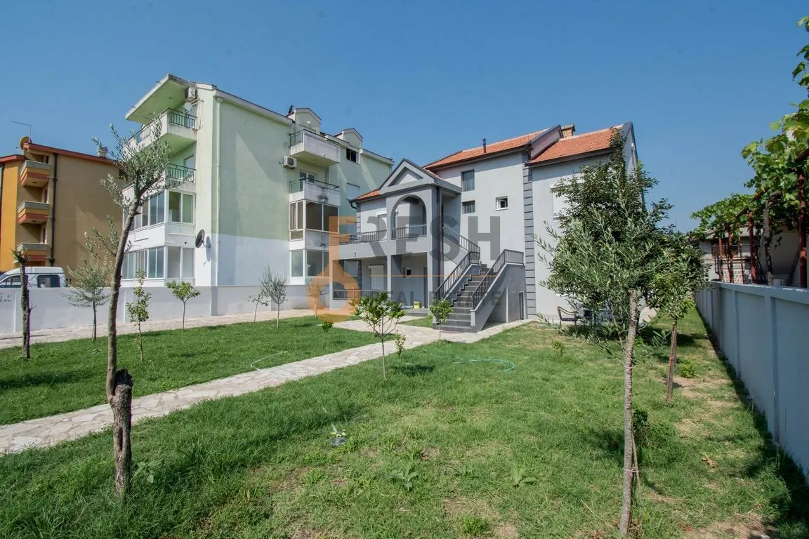 Prodaja, kuća, 450m², Stari Aerodrom, Podgorica