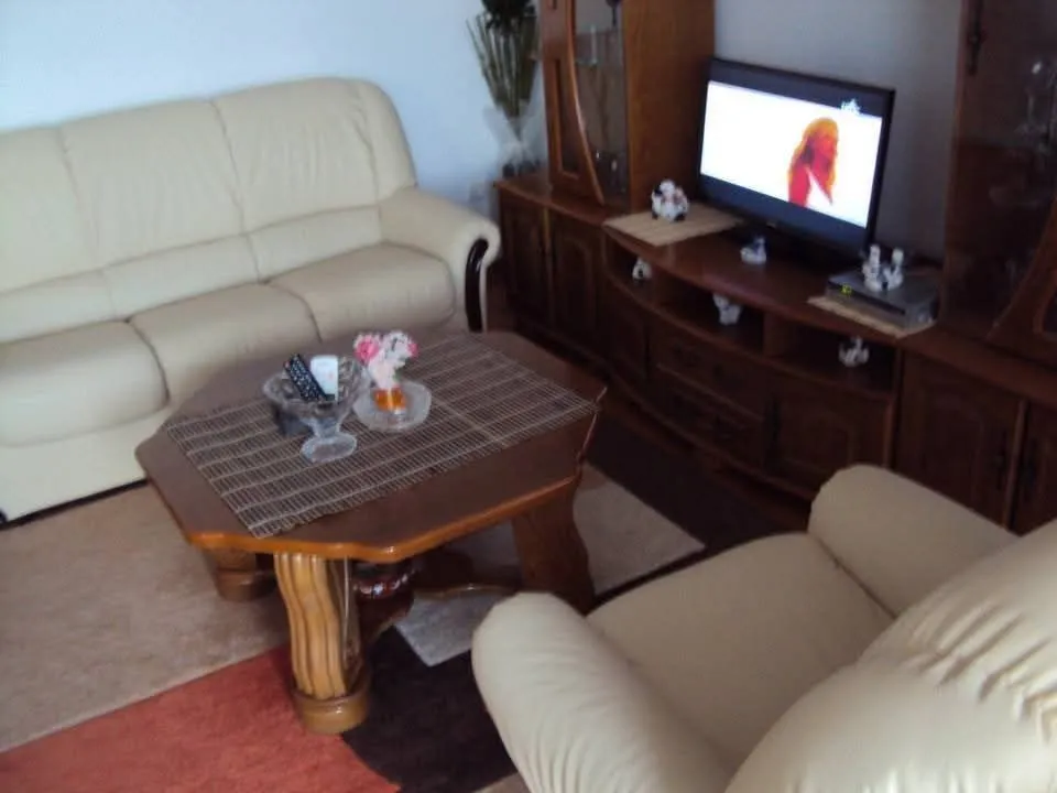 Izdavanje, jednosoban stan, 61m², Bijela, Herceg Novi