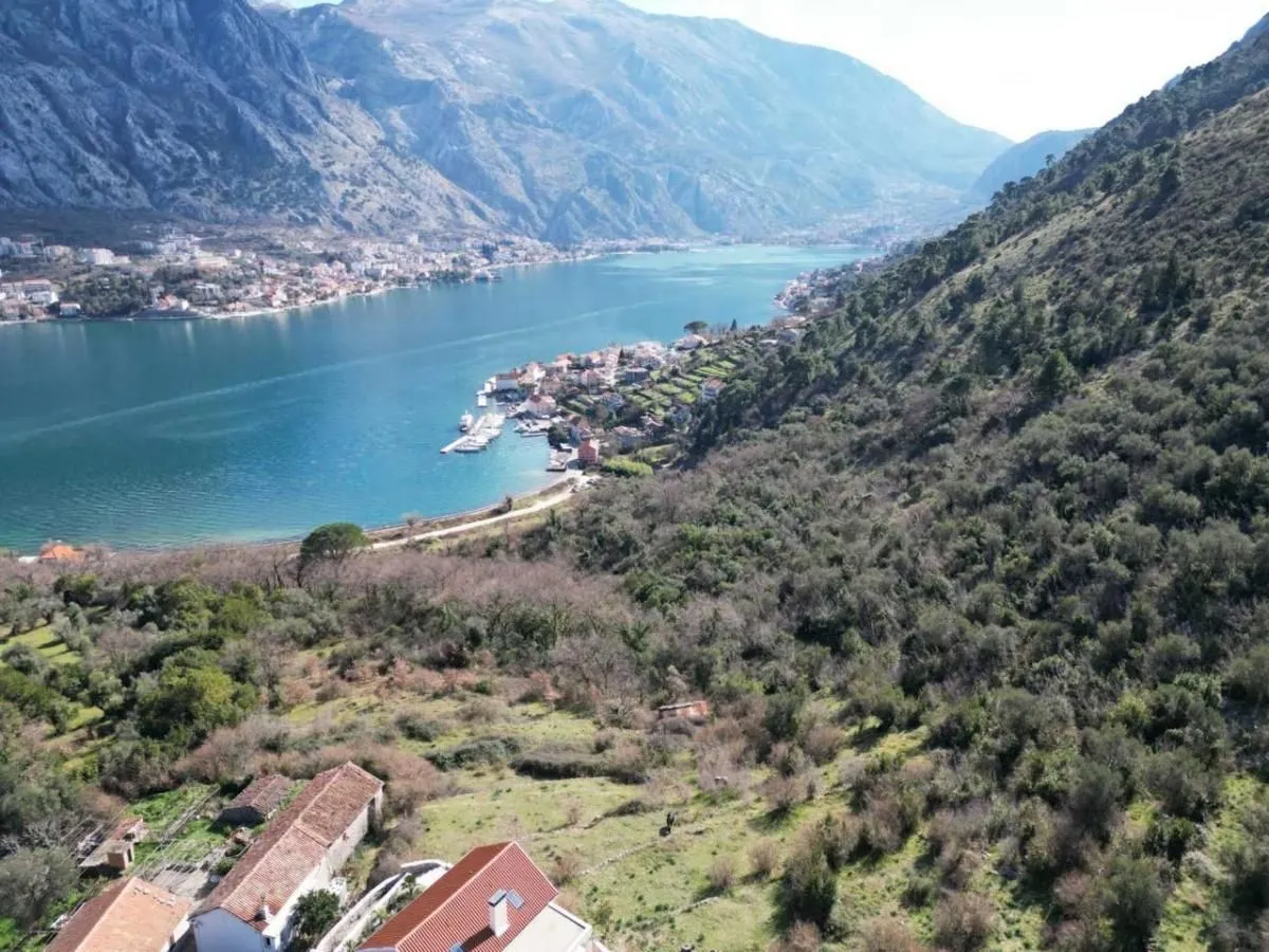 Prodaja, plac, 2500m², Kotor, Crna Gora