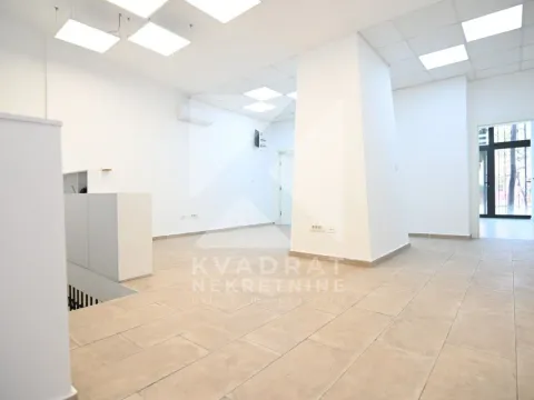 Izdavanje,  poslovni prostor, 294m2, Blok 5, Podgorica