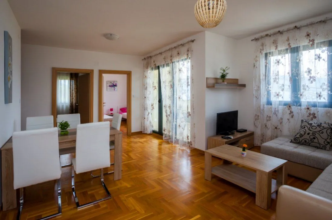 Rent, two bedroom apartment, 55m², Radovići, Tivat