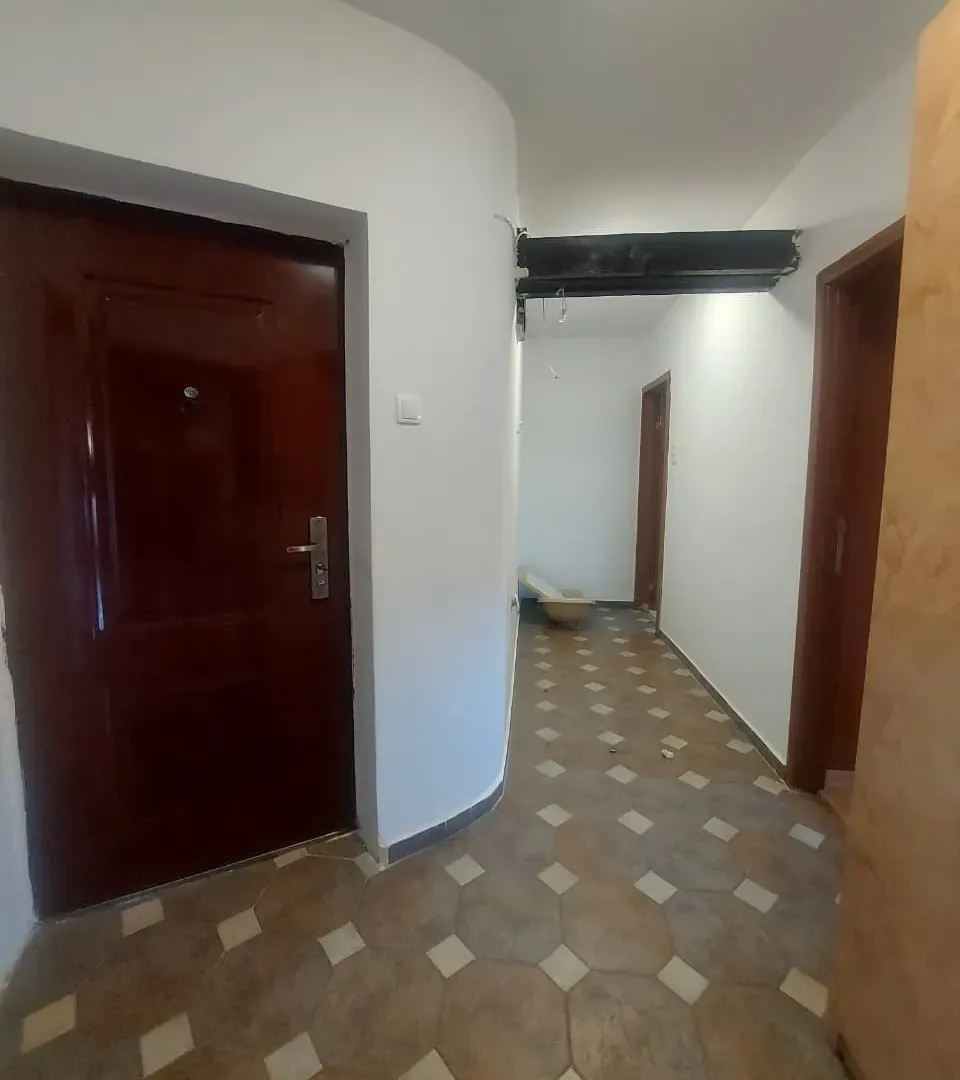 Izdavanje, trosoban stan, 86m², Centar, Nikšić