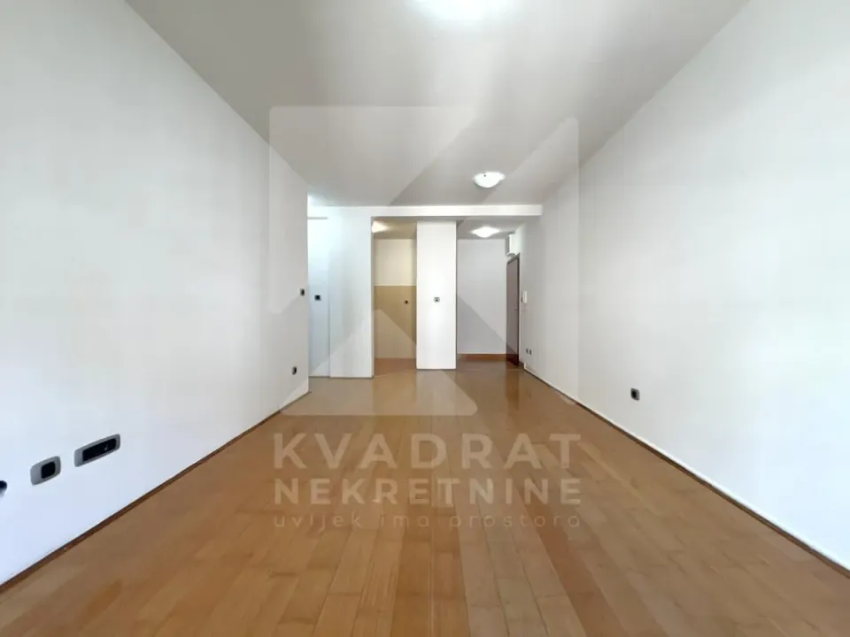 Rent, office space, 44m², Vezirov Most, Podgorica
