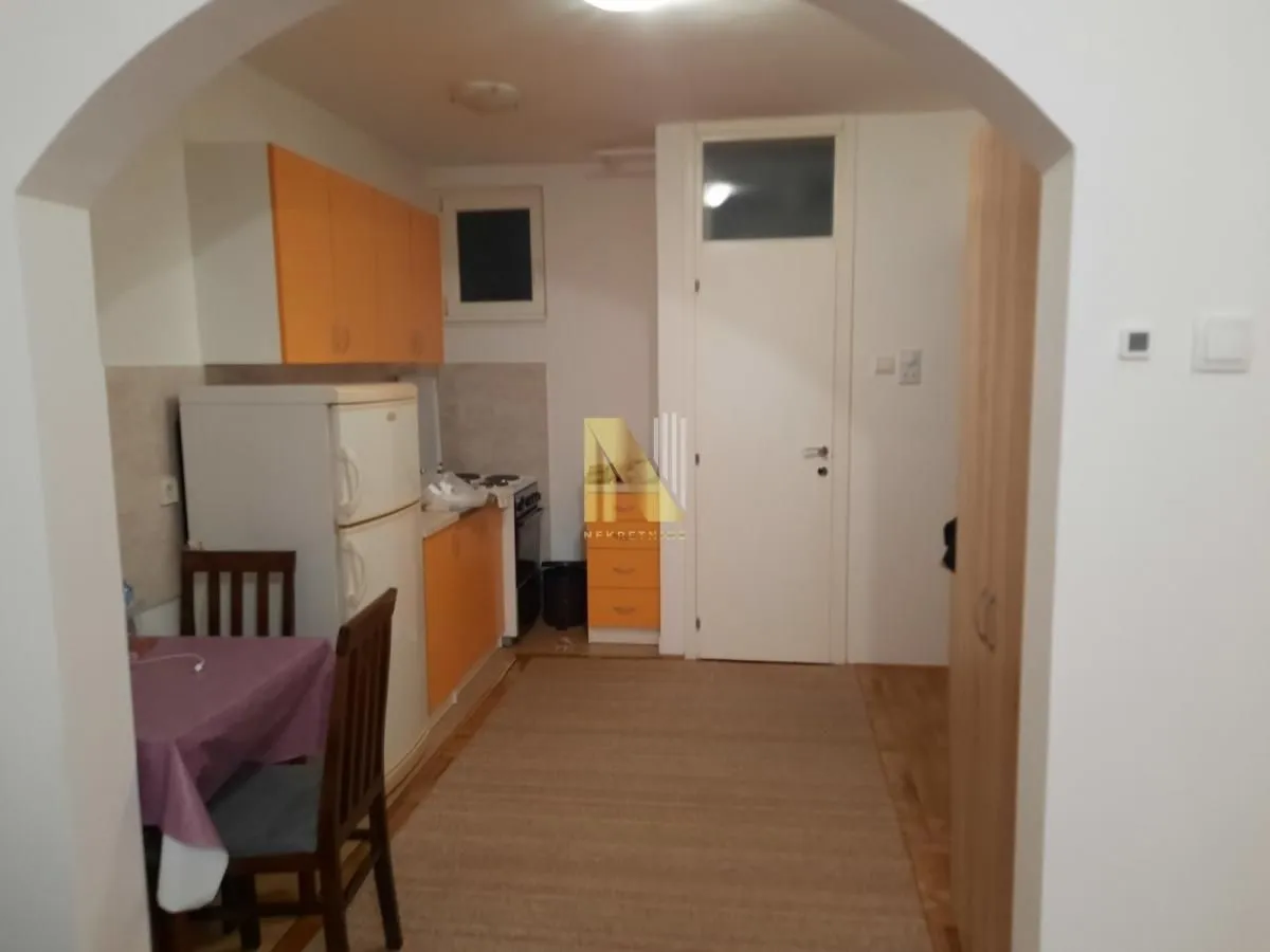 Izdavanje, garsonjera, 30m², Bulevar Oslobodjenja, Novi Sad Sve Podlokacije