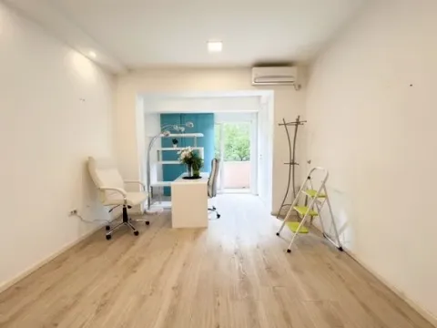 Izdavanje, poslovni prostor, 75m², Centar, Podgorica - image 5