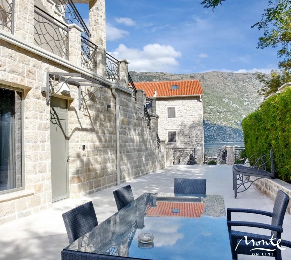 Sale, house, 382m², Stoliv, Kotor