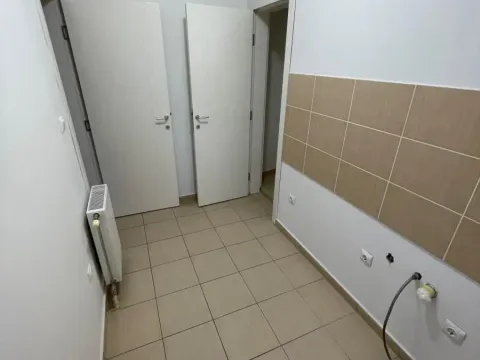 Izdavanje, dvosoban stan, 50m², Centar, Novi Sad - image 14
