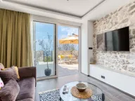 Izdavanje, dvosoban stan, 100m², Kamenovo, Budva - image 8