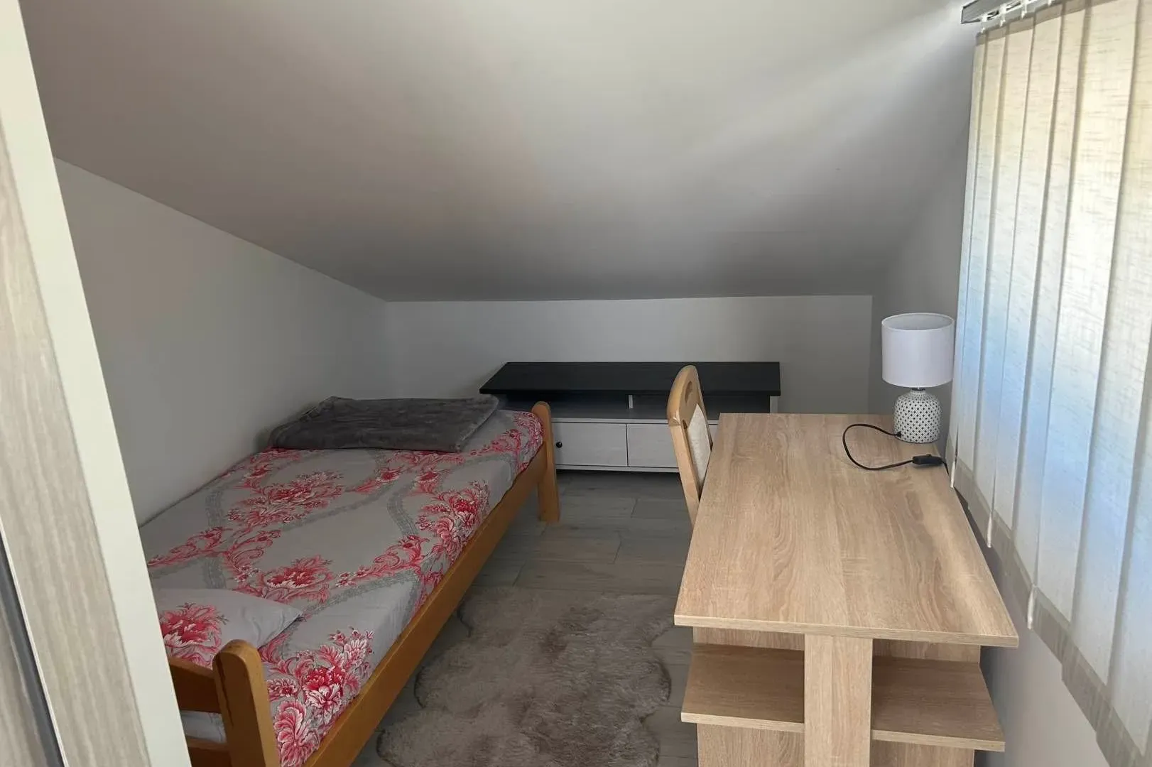 Izdavanje, dvosoban stan, 68m², Đenovići, Herceg Novi