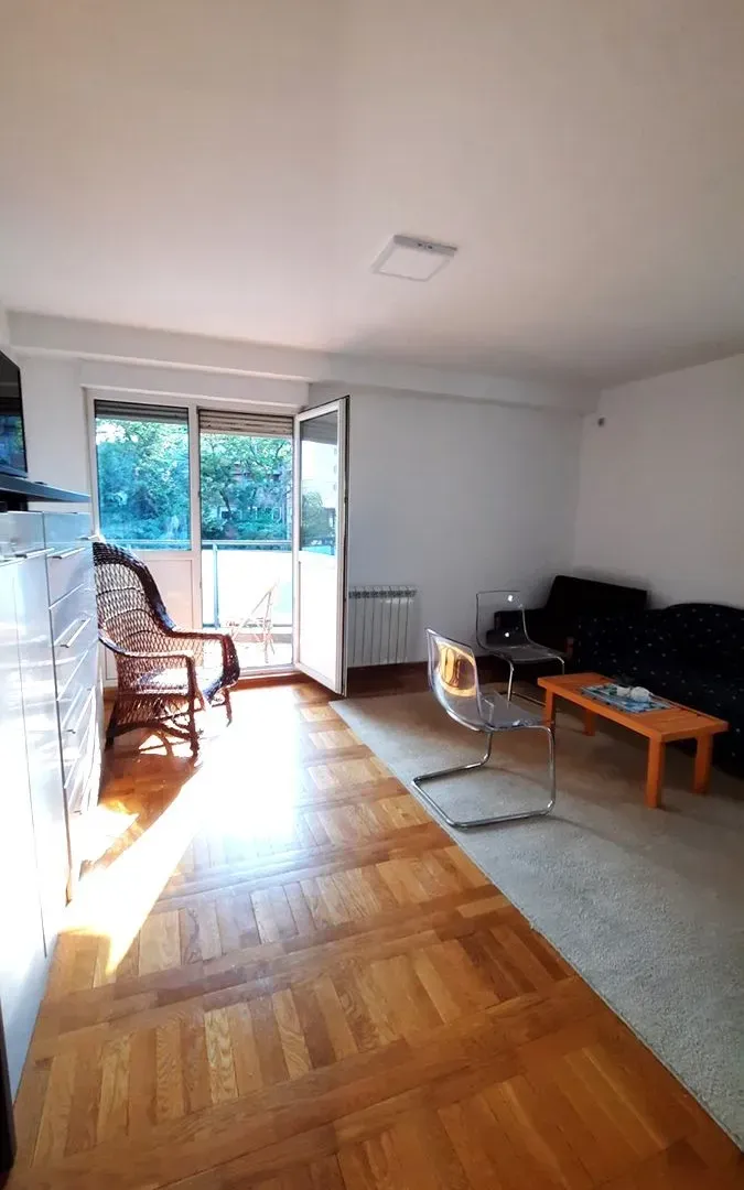 Izdavanje, dvosoban stan, 61m², Autokomanda, Voždovac Sve Podlokacije