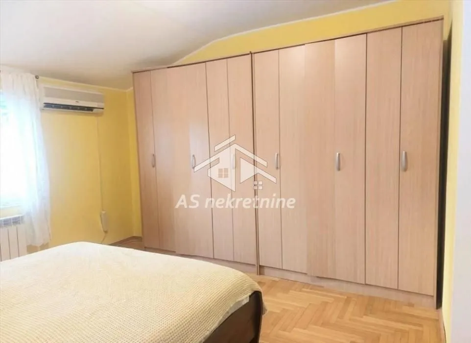 Prodaja, četvorosoban stan, 140m², Savski Venac, Beograd