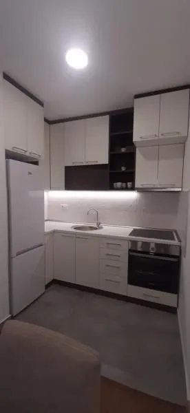 Izdavanje, dvosoban stan, 42m², Rotkvarija, Novi Sad Sve Podlokacije