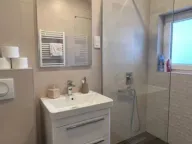 Izdavanje, trosoban stan, 90m2, Centar, Tivat