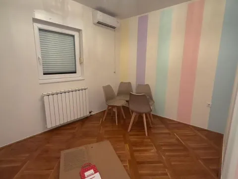 Izdavanje, četvorosoban stan, 120m², Škaljari, Kotor - image 13