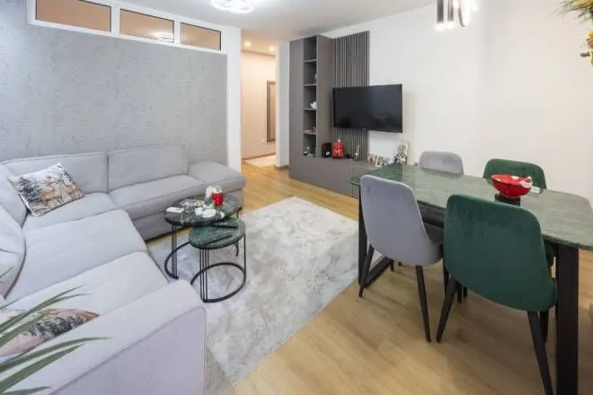 Sale, three bedroom apartment, 60m², Južni Bulevar, Vračar Sve Podlokacije