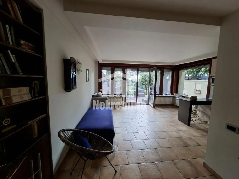 Izdavanje, kuća, 330m², Čukarica, Beograd