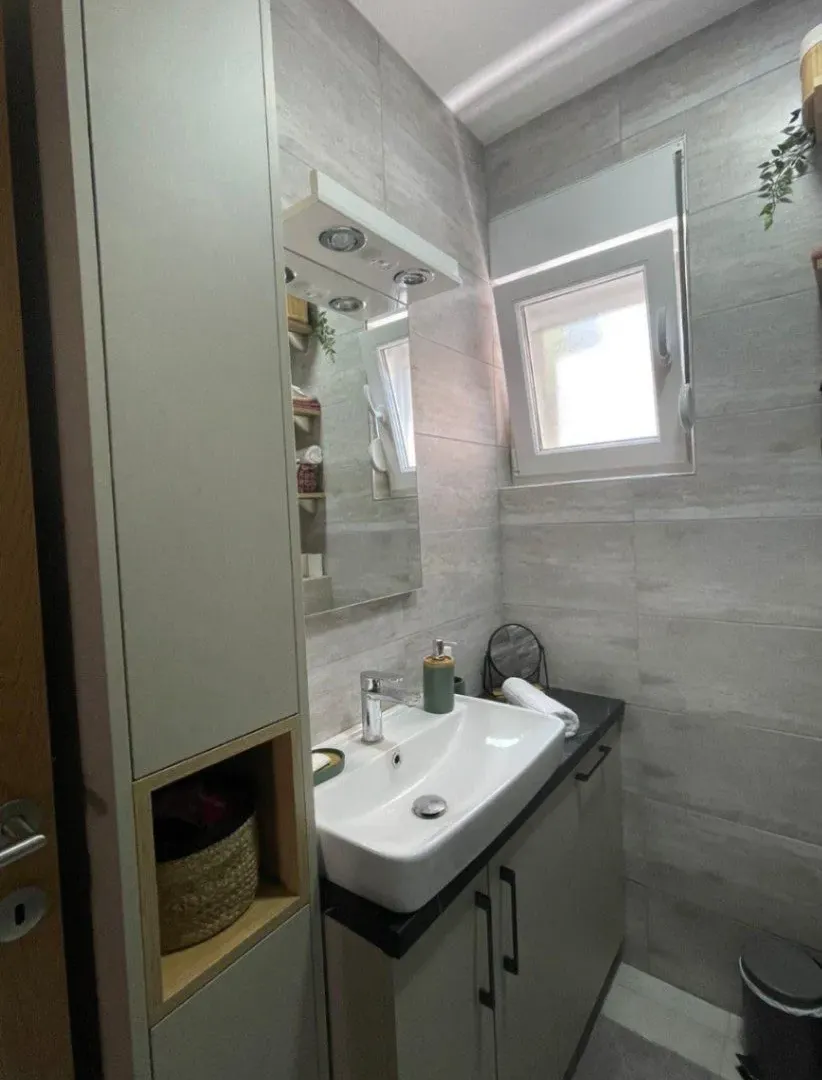 Izdavanje, dvosoban stan, 75m², Babin Do, Budva