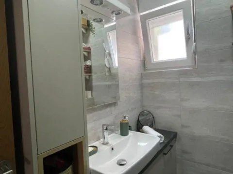 Rent, two bedroom apartment, 75m², Babin Do, Budva - image 10