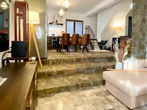 Izdavanje, kuća, 190m², Kruče, Ulcinj - image 2
