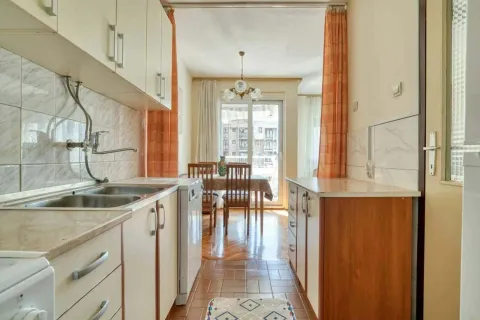 Izdavanje, dvosoban stan, 64m², Centar, Bar - image 7