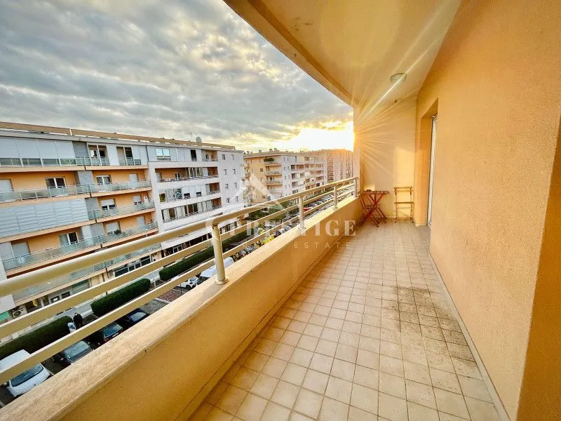 Izdavanje, dvosoban stan, 74m², City Kvart, Podgorica