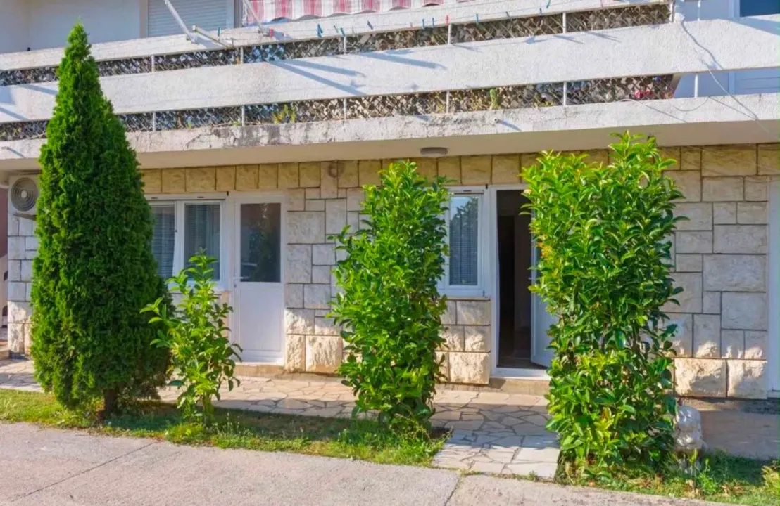 Rent, one bedroom apartment, 60m², Pod Kuk, Tivat