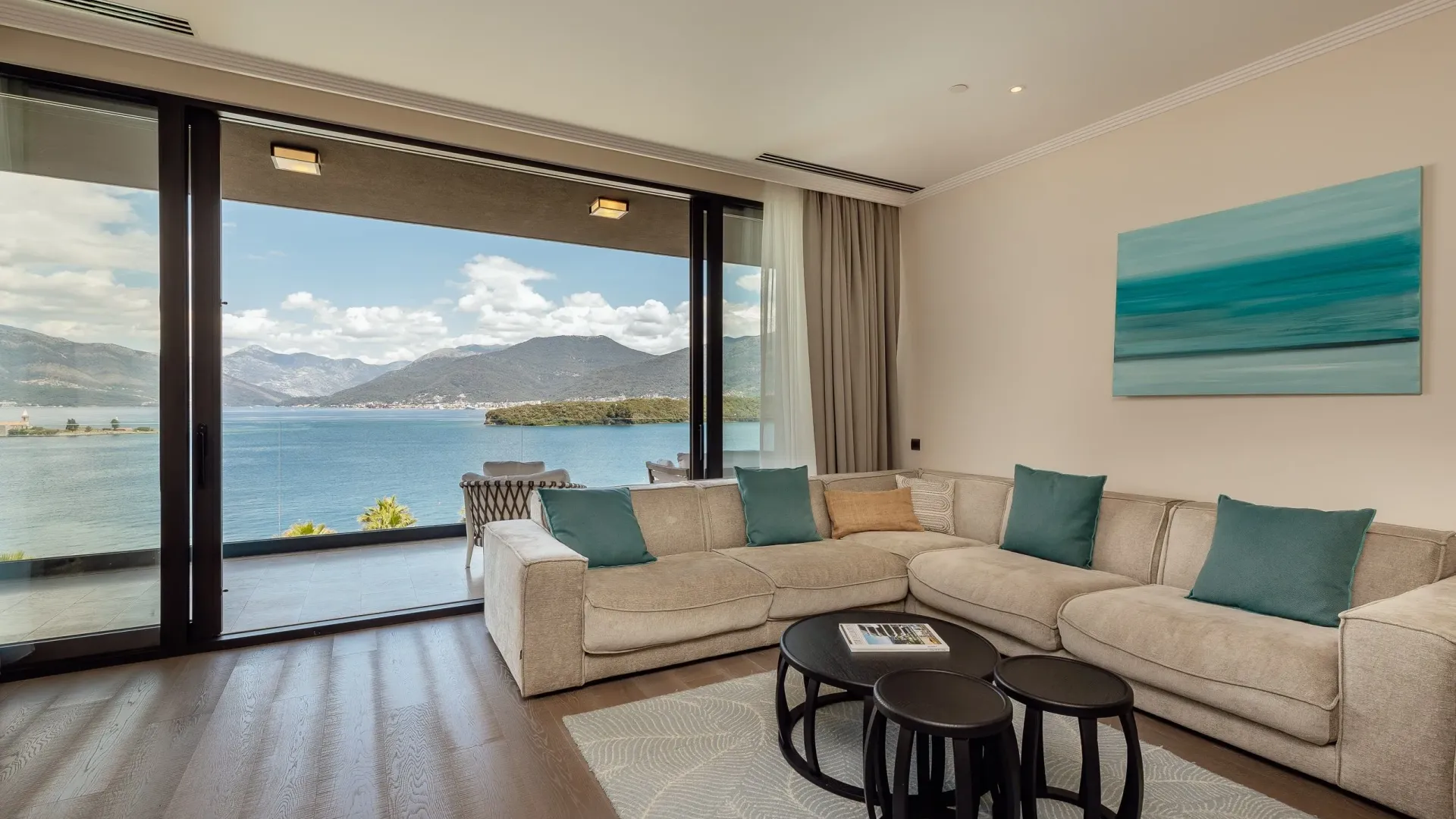 Prodaja, dvosoban stan, 201m², Tivat, Crna Gora