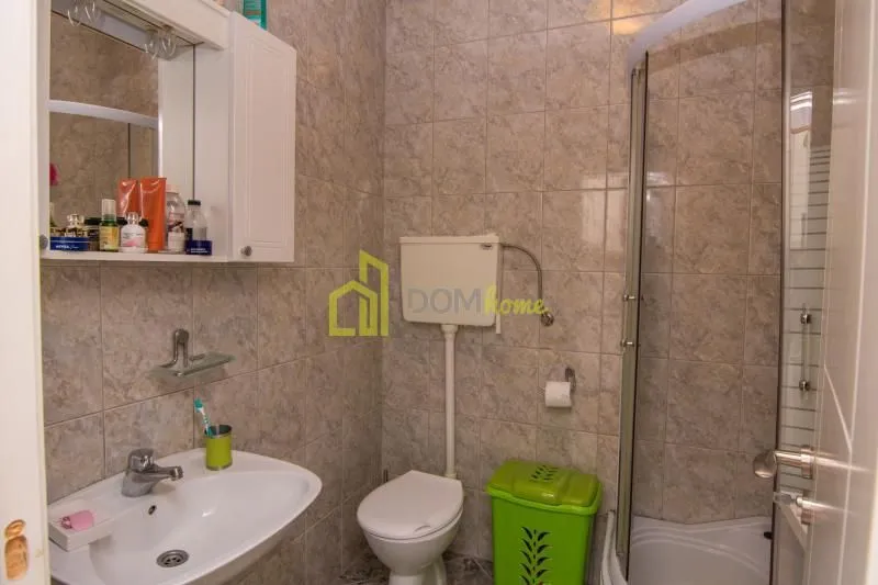 Izdavanje, kuća, 250m², Tološi, Podgorica