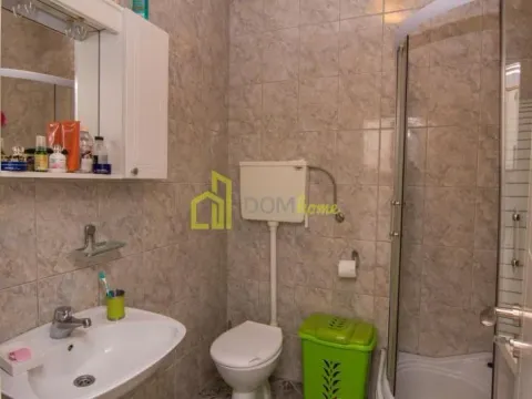 Izdavanje, kuća, 250m², Tološi, Podgorica - image 11