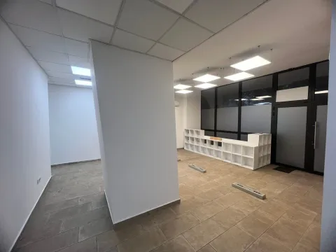 Rent, office space, 294m², Blok 5, Podgorica - image 2