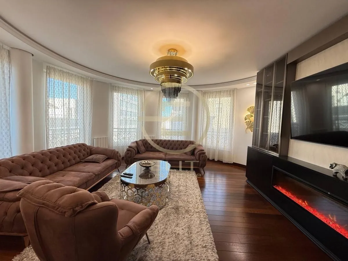 Izdavanje, stan, 116m², Socijalno, Novi Sad Sve Podlokacije