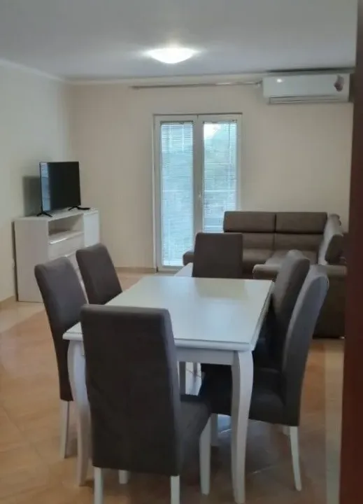Izdavanje, dvosoban stan, 80m², Đuraševići, Tivat