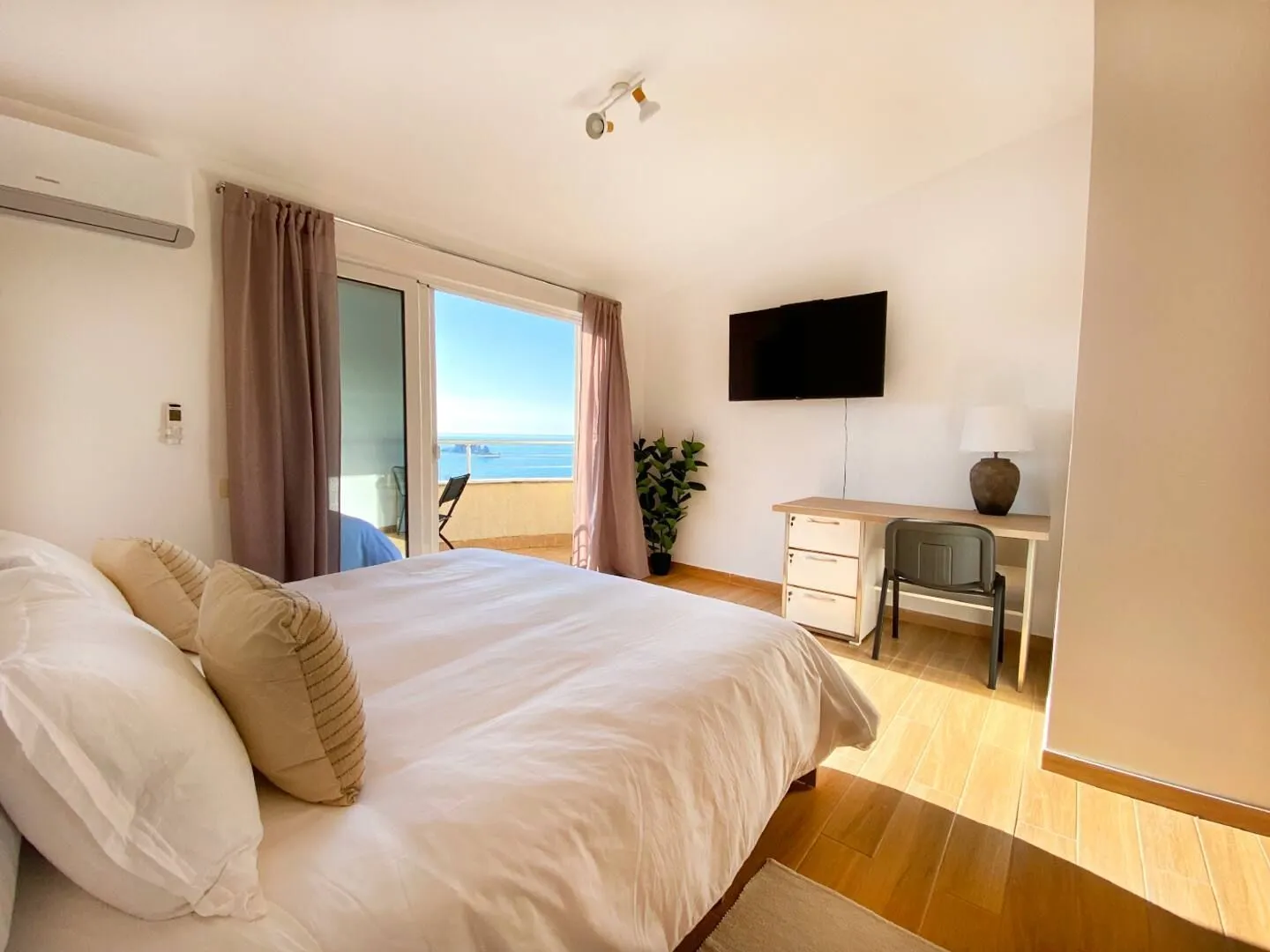 Rent, three bedroom apartment, 136m², Petrovac, Budva