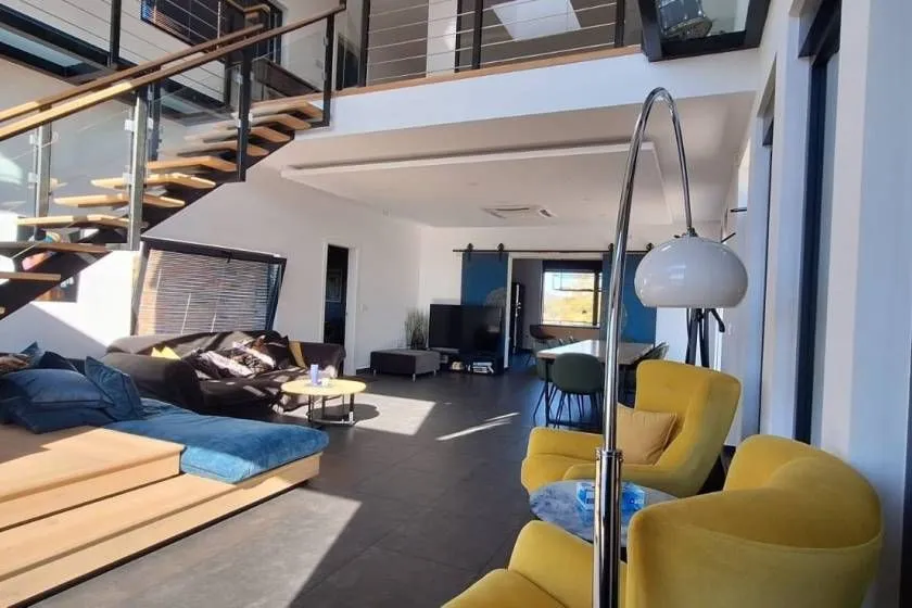 Izdavanje, trosoban stan, 330m², Voždovac Sve Podlokacije, Beograd