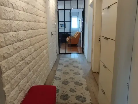 Izdavanje, trosoban stan, 100m², Blok 5, Podgorica - image 4