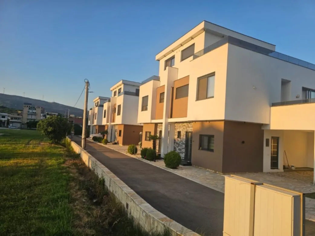 Sale, three bedroom apartment, 183m², Centar, Ulcinj