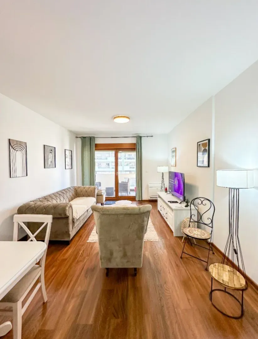 Izdavanje, dvosoban stan, 69m², Master Kvart, Podgorica