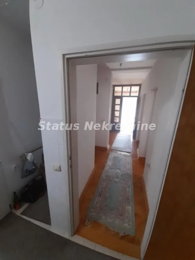 Prodaja, četvorosoban stan, 160m², Lipov gaj, Novi Sad Sve Podlokacije