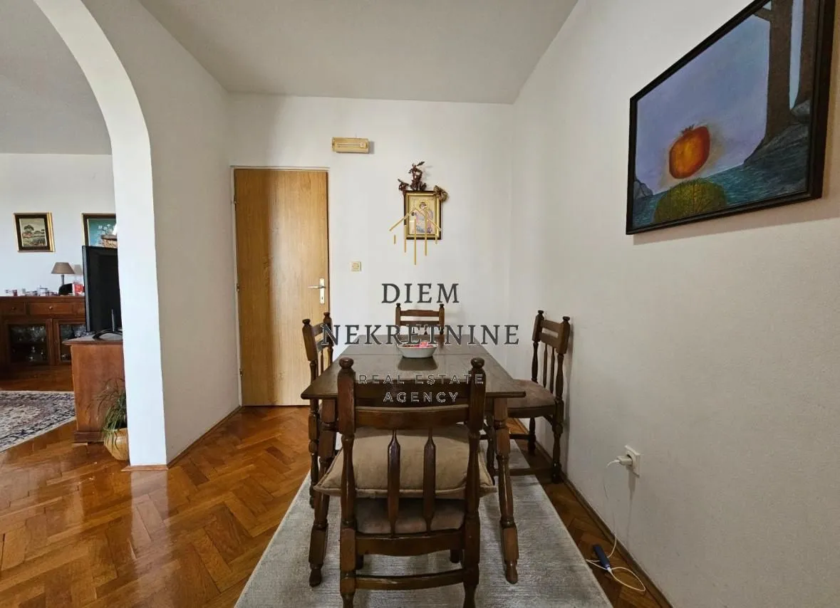 Prodaja, trosoban stan, 112m², Centar, Bar