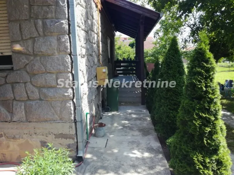 Prodaja, kuća, 300m², Futog, Novi Sad Sve Podlokacije
