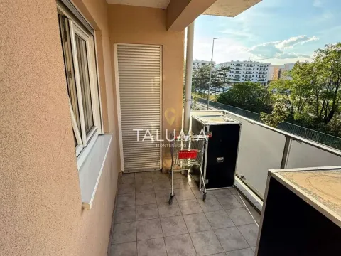 Rent, two bedroom apartment, 70m², City Kvart, Podgorica - image 3