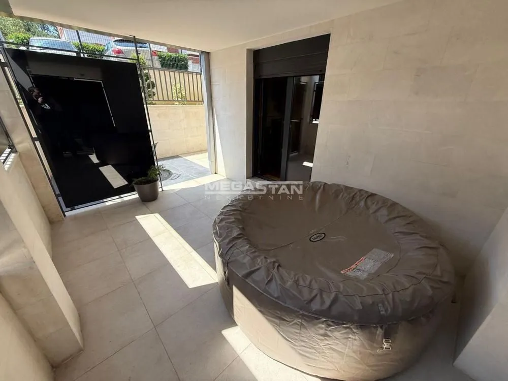 Prodaja, dvosoban stan, 70m², Savski Venac, Beograd